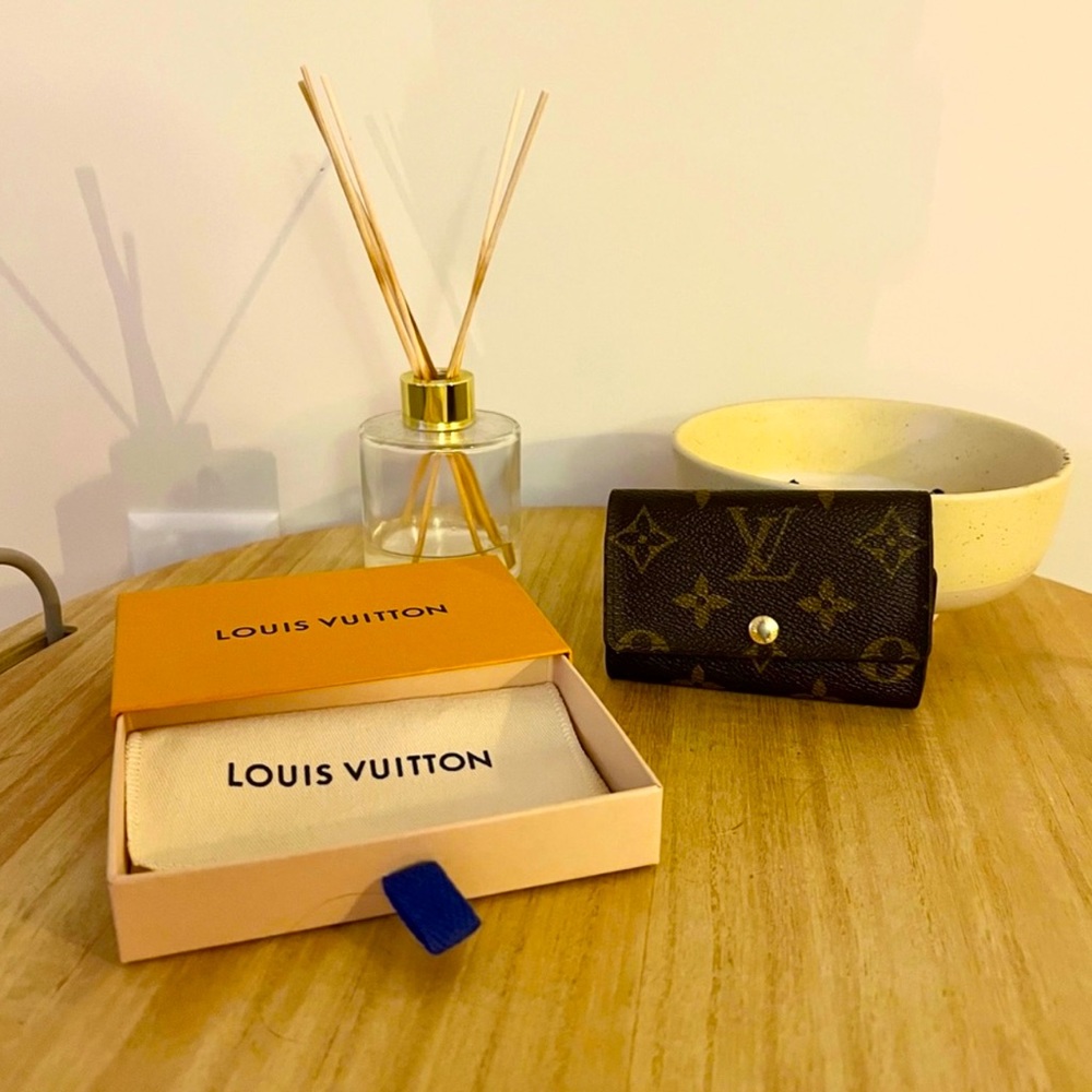 MEN’s Louis Vuitton Key Holder (6-key) in Monogram Brown